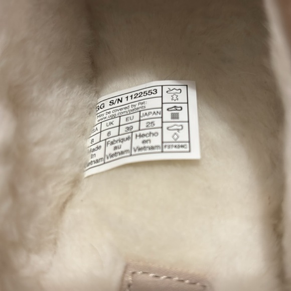 Ugh tazz platform slipper size 8
NWT Sand - Picture 3 of 5